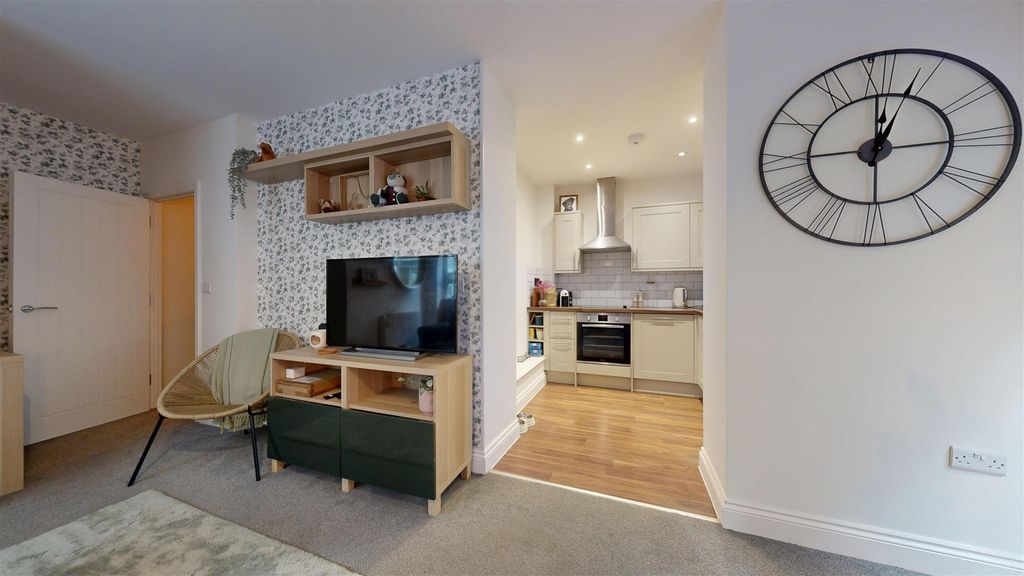 Property photo 3 of 13 Yew-Tree-House-11122025_173031.Jpg