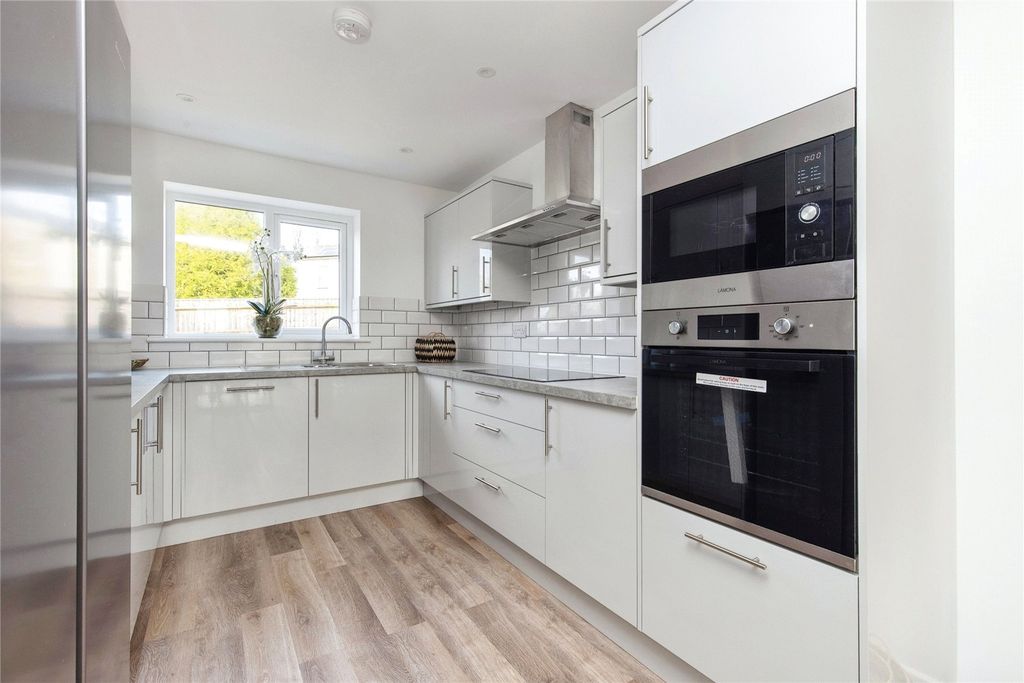 Property photo 2 of 15 Picture No. 28