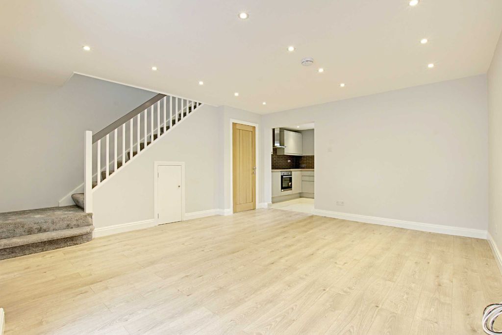 Property photo 2 of 9 Photo