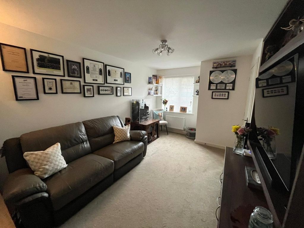 Property photo 2 of 10 Lounge