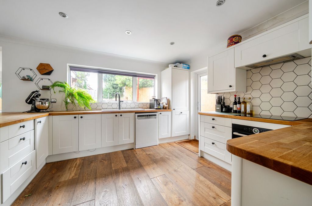 Property photo 1 of 17 1536825-11-6Ad105...