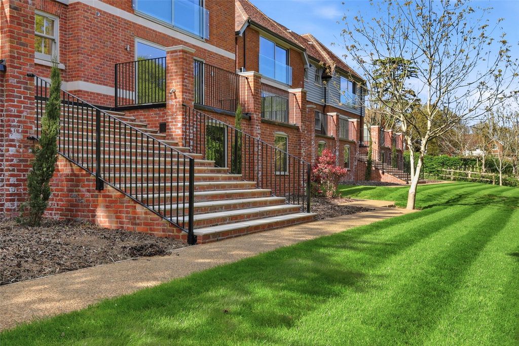 Property photo 3 of 11 Forest Heights