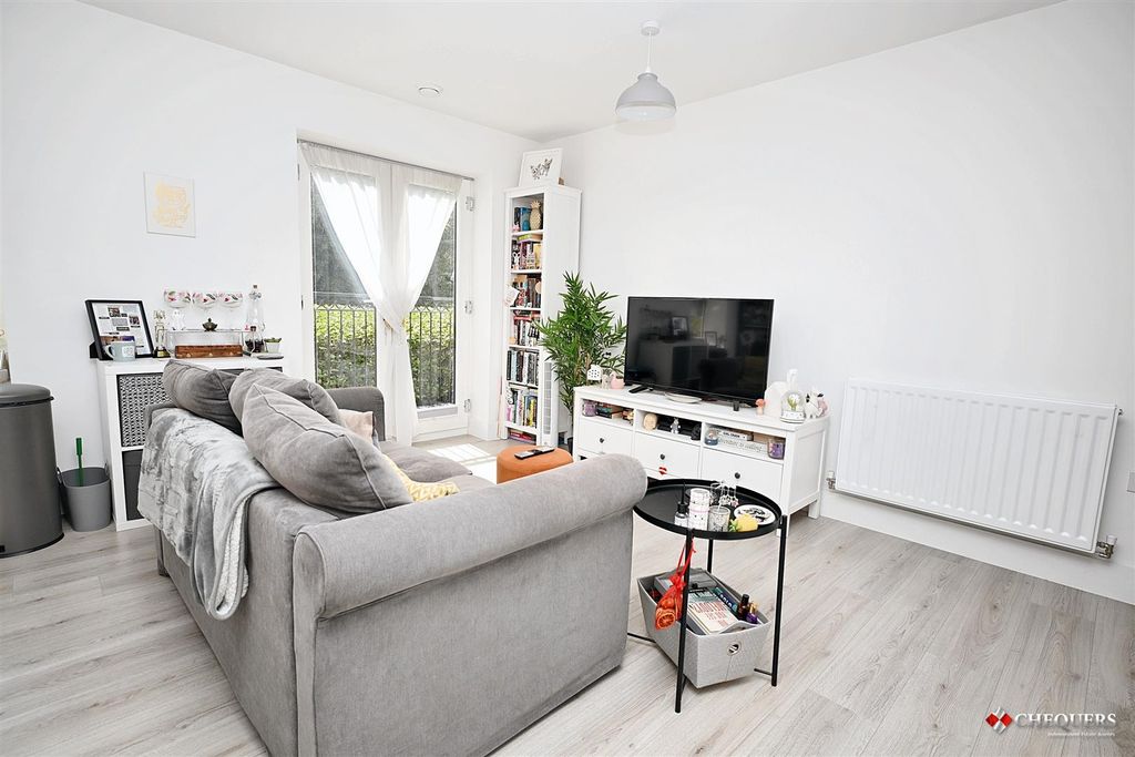 Property photo 2 of 11 Living Room