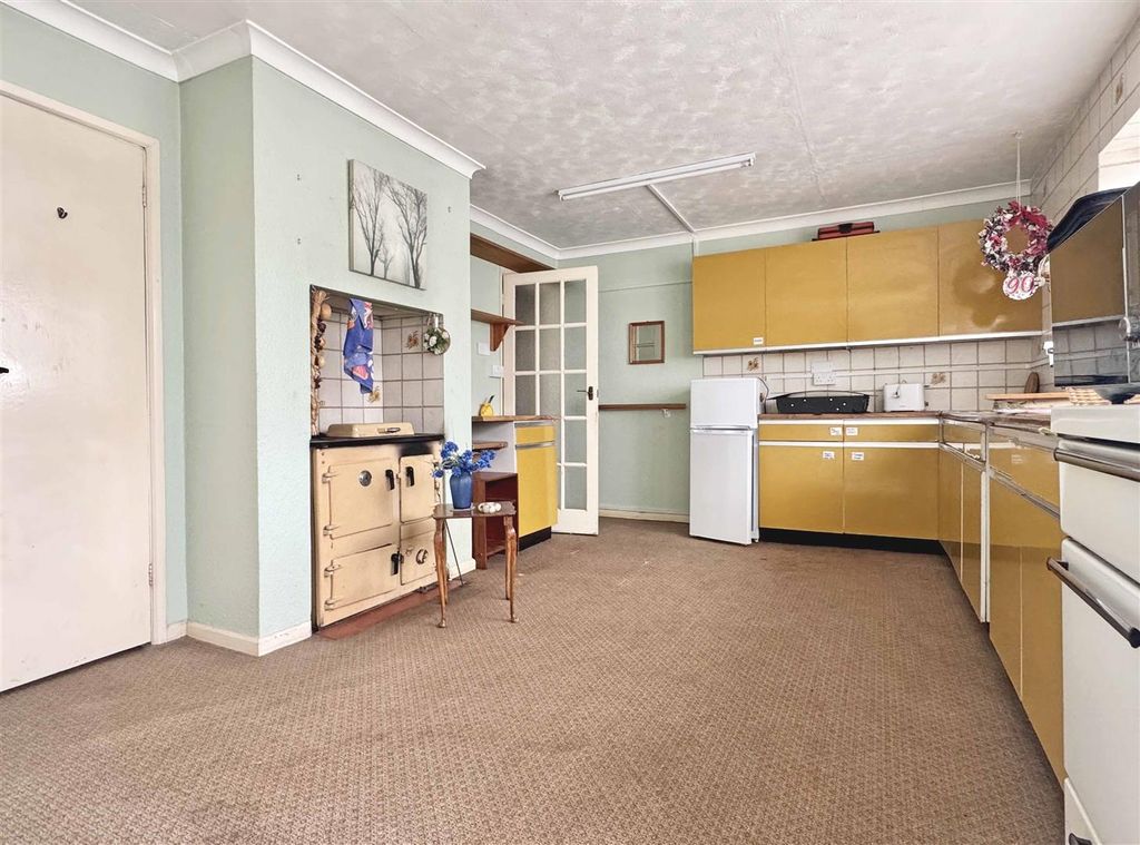 Property photo 3 of 21 Kitchen B.Jpg