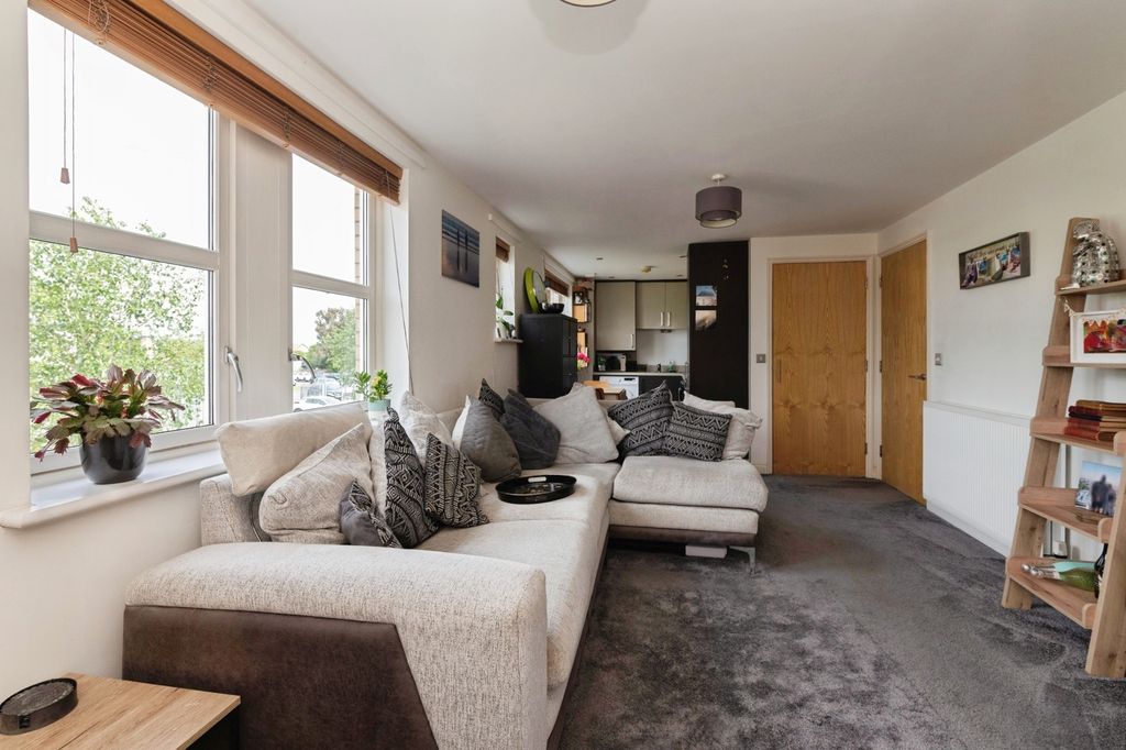 Property photo 3 of 19 Pbox-Img.Jpg