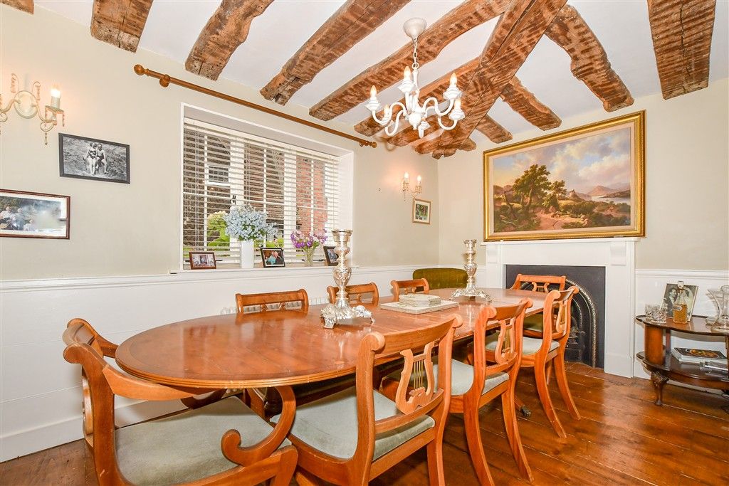 Property photo 2 of 19 Lounge