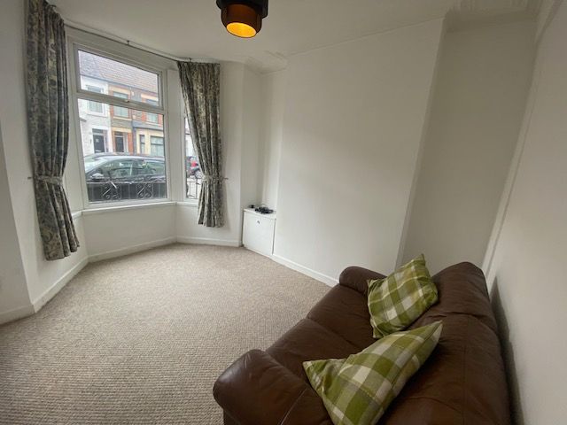 Property photo 2 of 10 Living Room