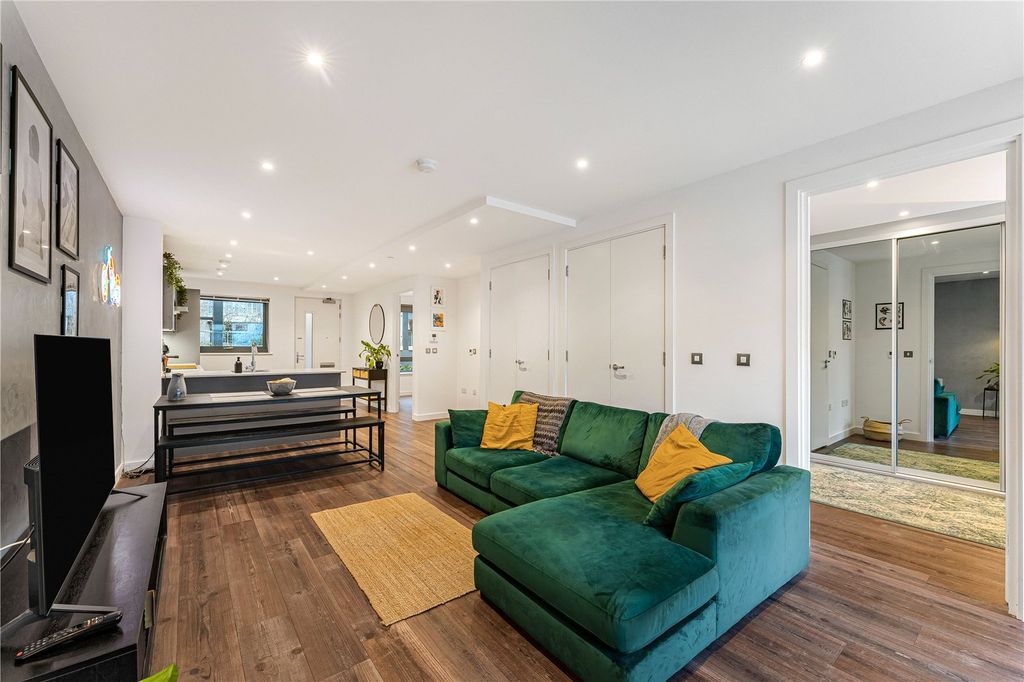 Property photo 1 of 24 Reception/Kitchen