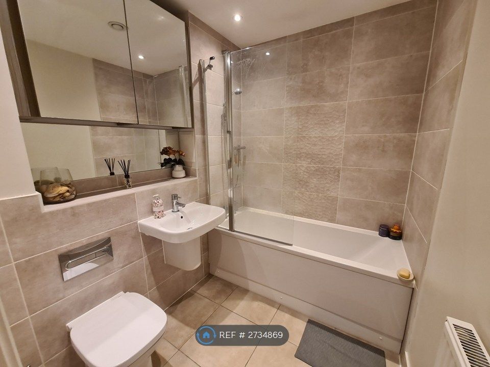 Property photo 2 of 12 Bathroom