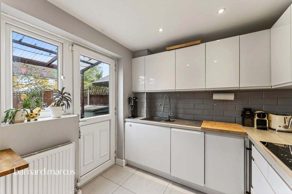 Property photo 2 of 20