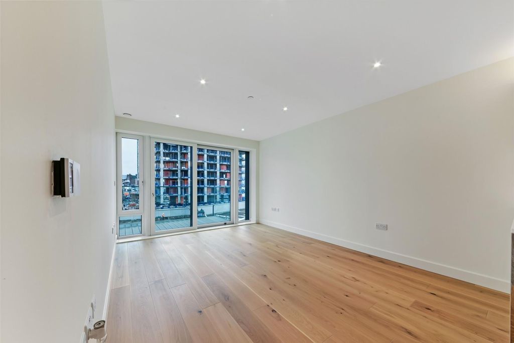 Property photo 3 of 16 Living Room