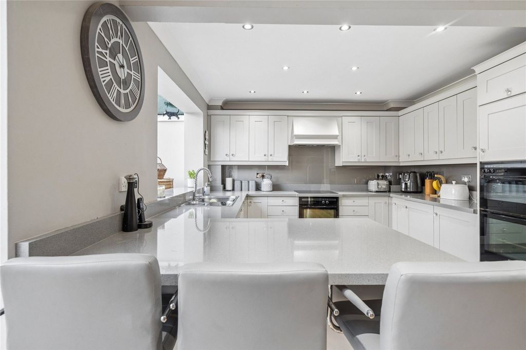 Property photo 3 of 20 Kitchen