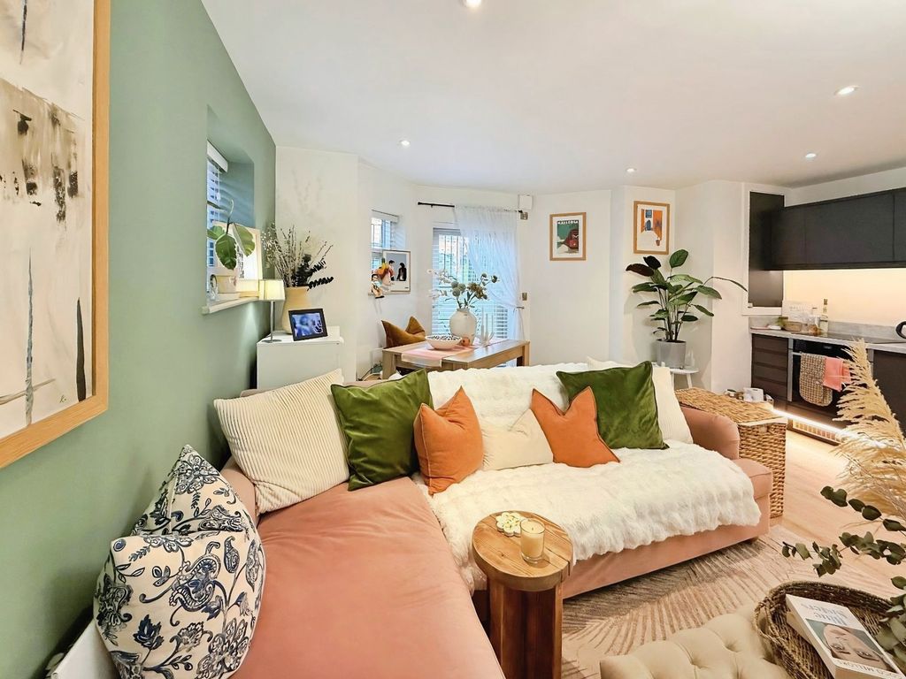 Property photo 3 of 19 Picture No. 05