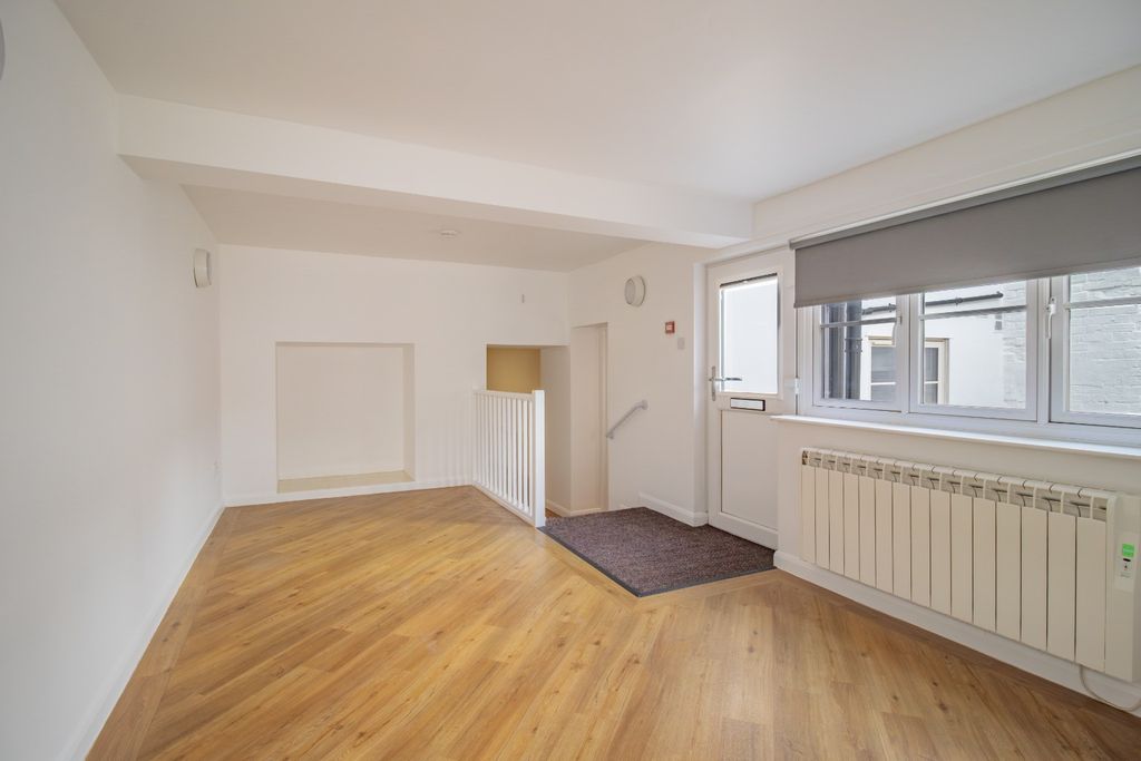 Property photo 2 of 8 5374912