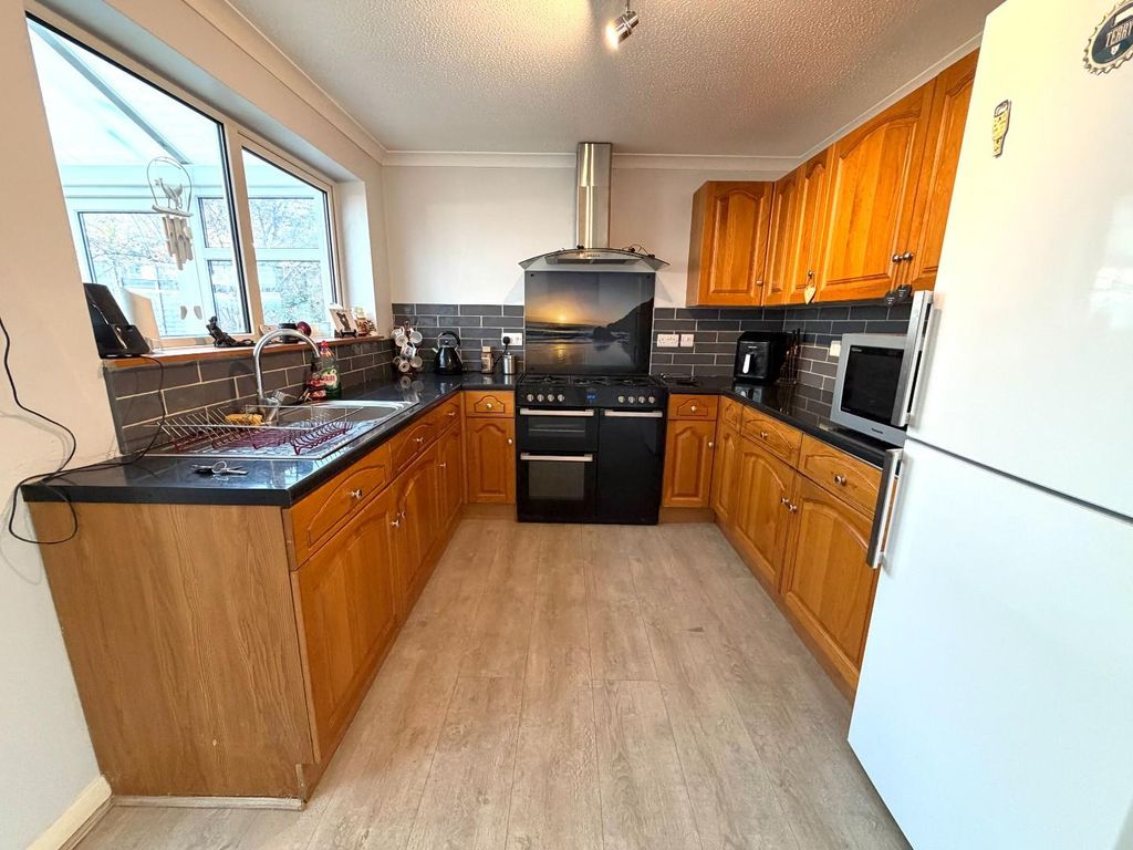 Property photo 3 of 8 Kitchen.Jpg