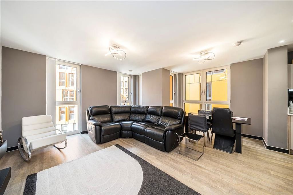 Property photo 3 of 8