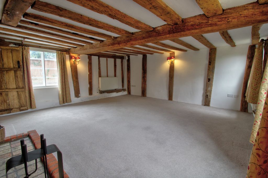 Property photo 2 of 20 Lounge 1