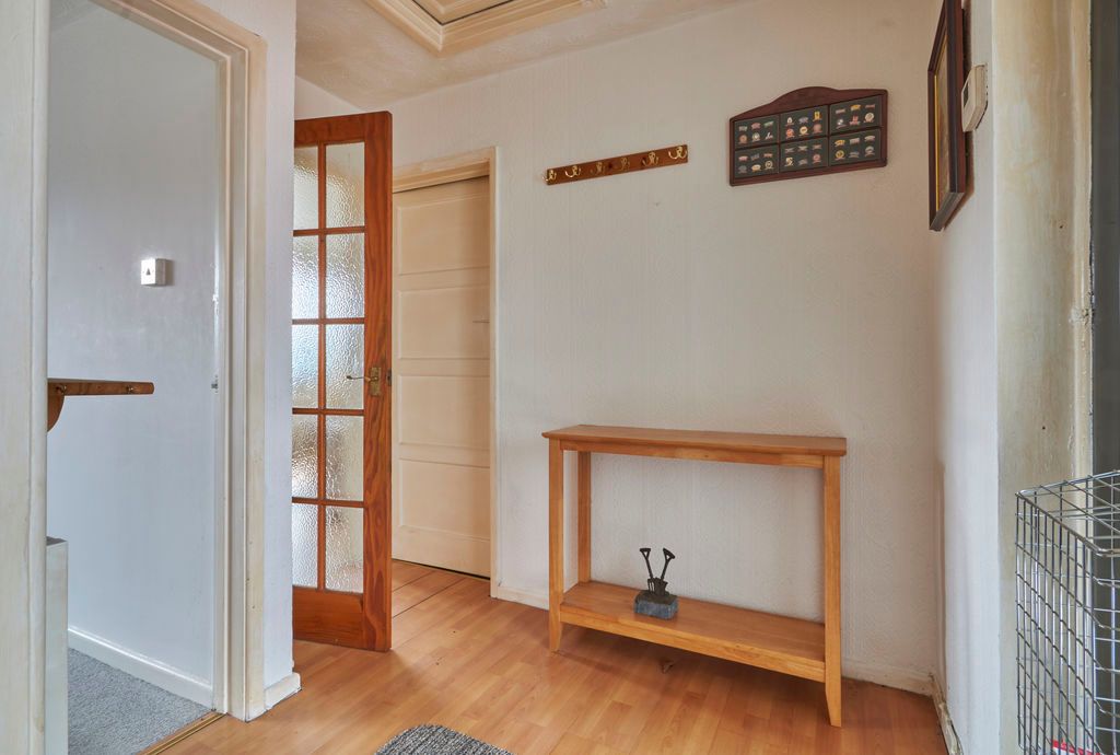 Property photo 2 of 8 Hallway