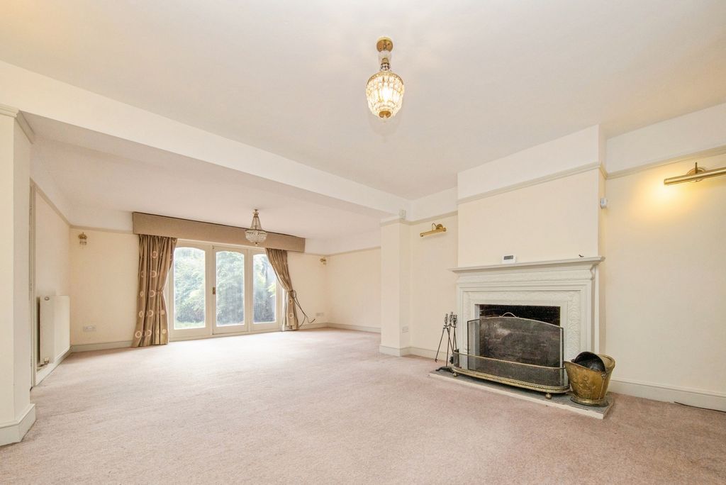 Property photo 3 of 17 Photo