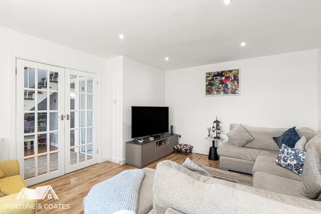 Property photo 2 of 24 Lattongreen_17.Jpg