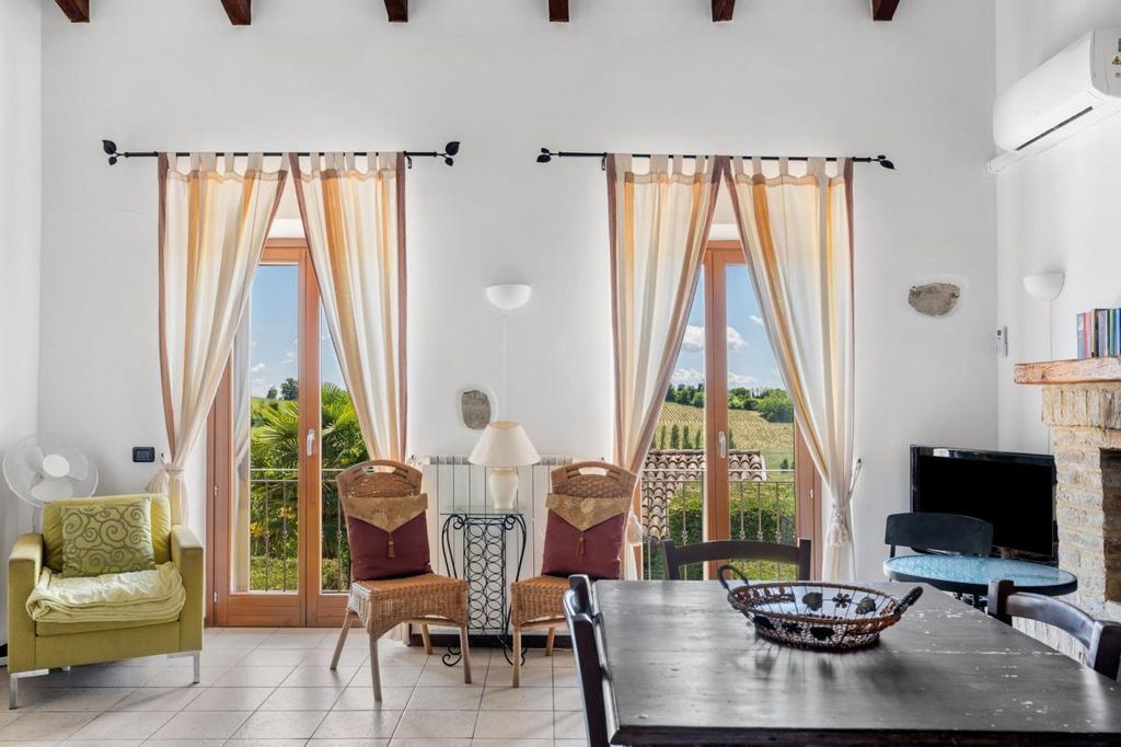 Property photo 2 of 39