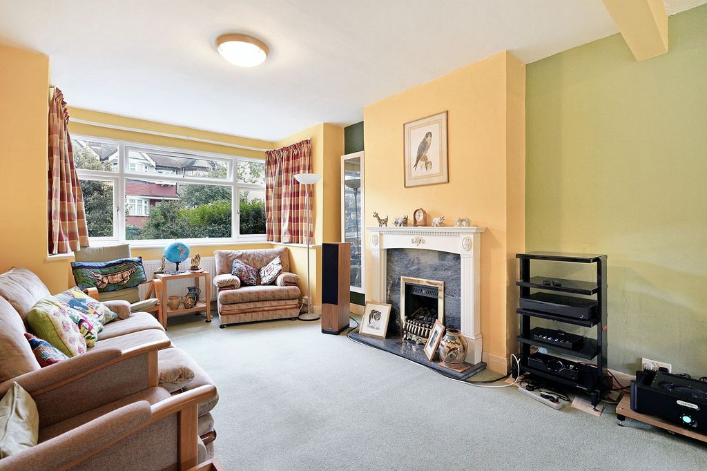 Property photo 2 of 17