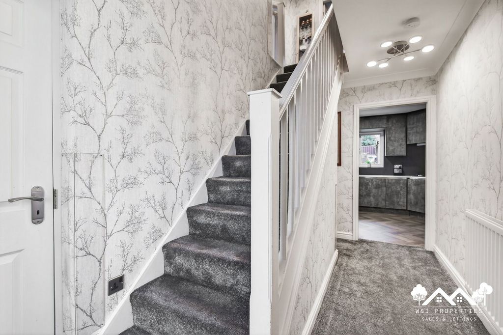 Property photo 3 of 42