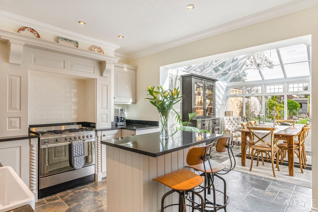 Property photo 2 of 25 4621853