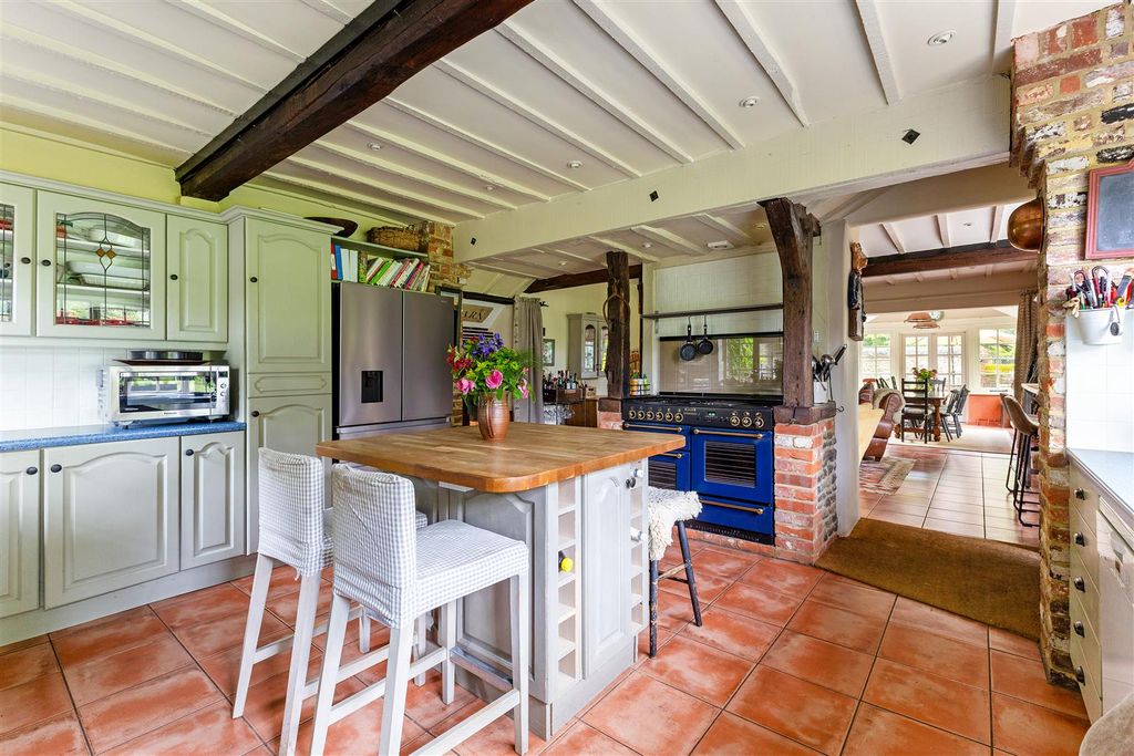Property photo 2 of 21 Kitchen