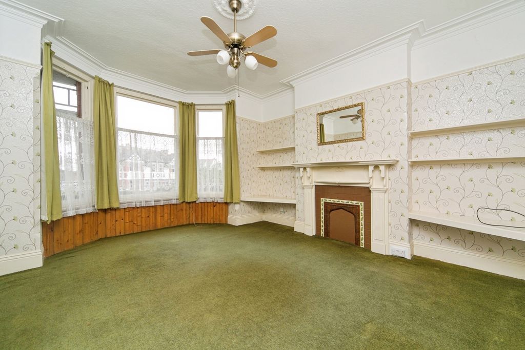 Property photo 2 of 19 Pbox-Img.Jpg