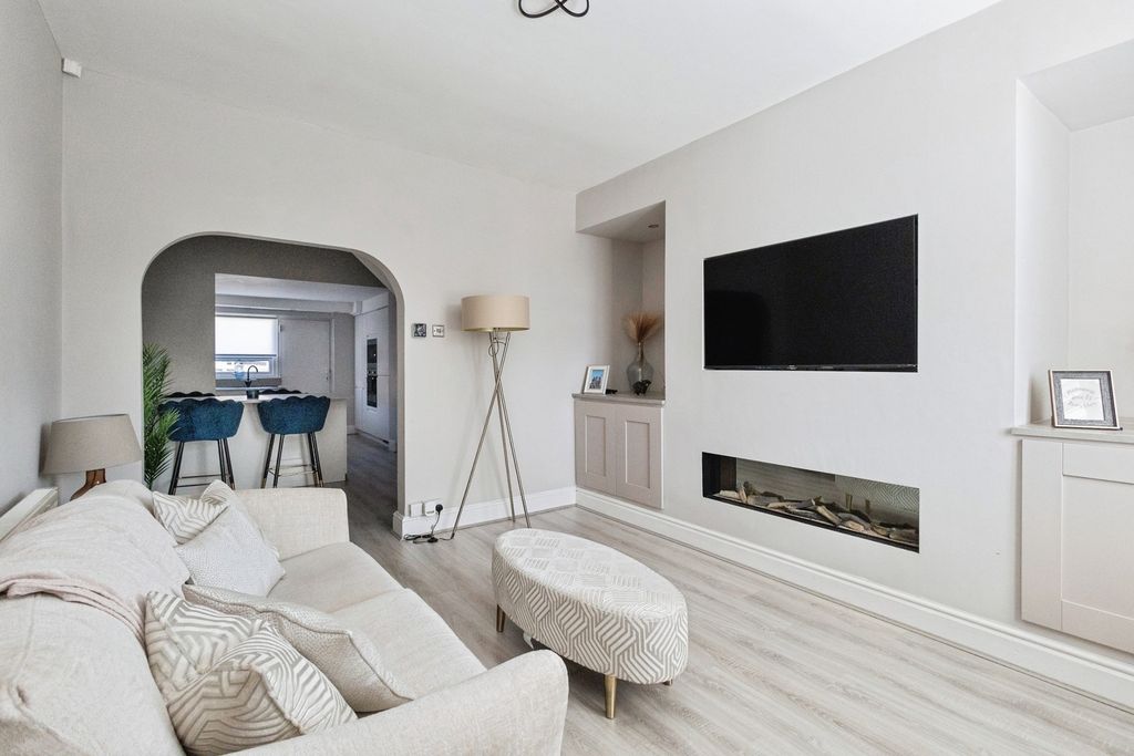 Property photo 2 of 18 Pbox-Img.Jpg