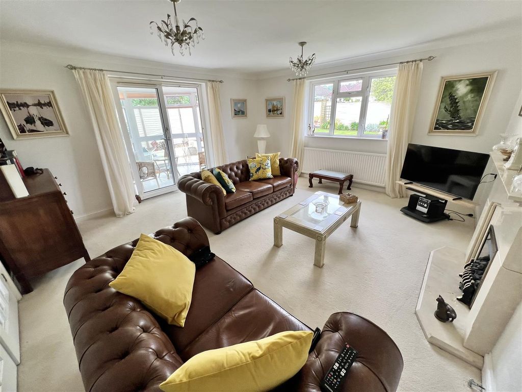 Property photo 3 of 27 Sitting Room