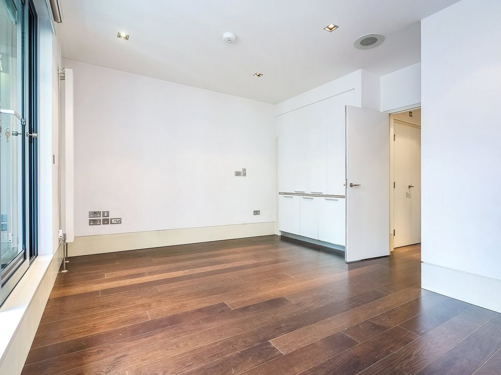 Property photo 3 of 19 Slingsby Place
