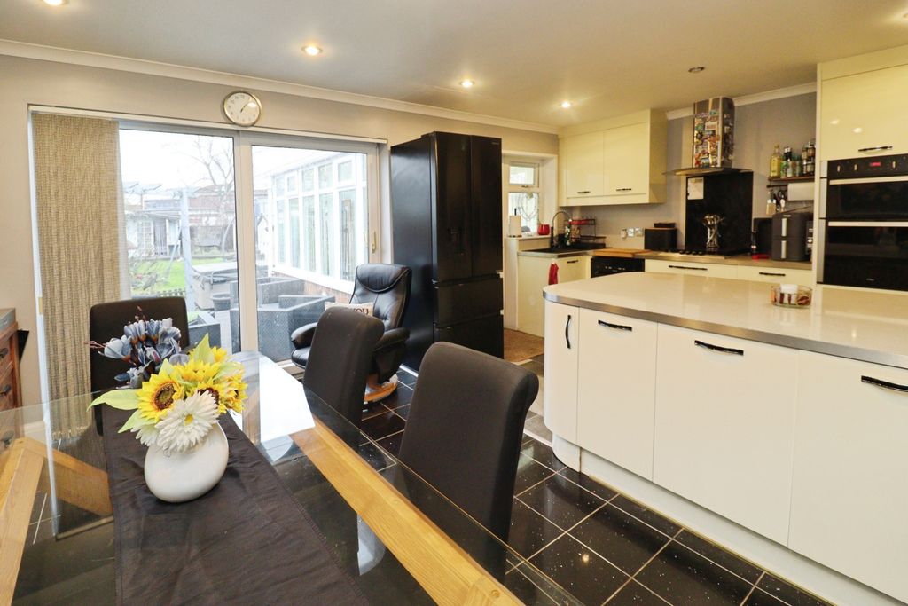 Property photo 2 of 29