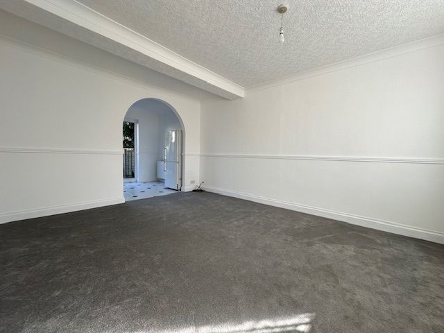 Property photo 2 of 10 Lounge