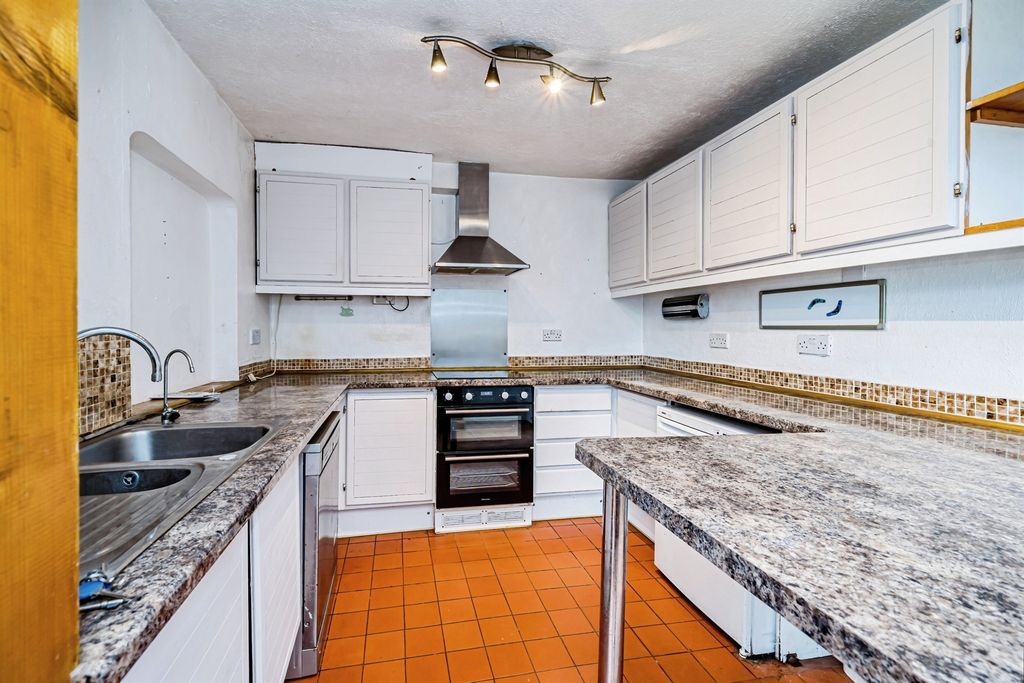 Property photo 2 of 18