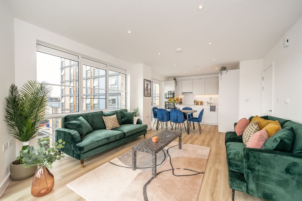 Property photo 1 of 18 Open Plan Living