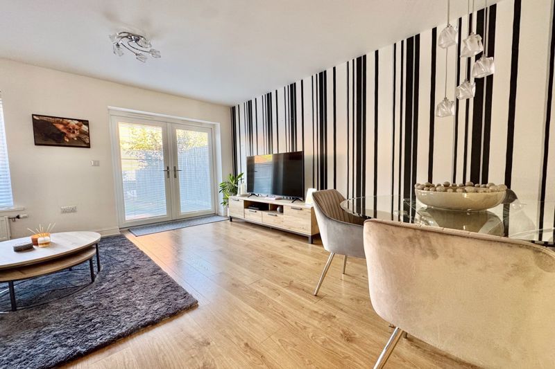 Property photo 2 of 14 Lounge