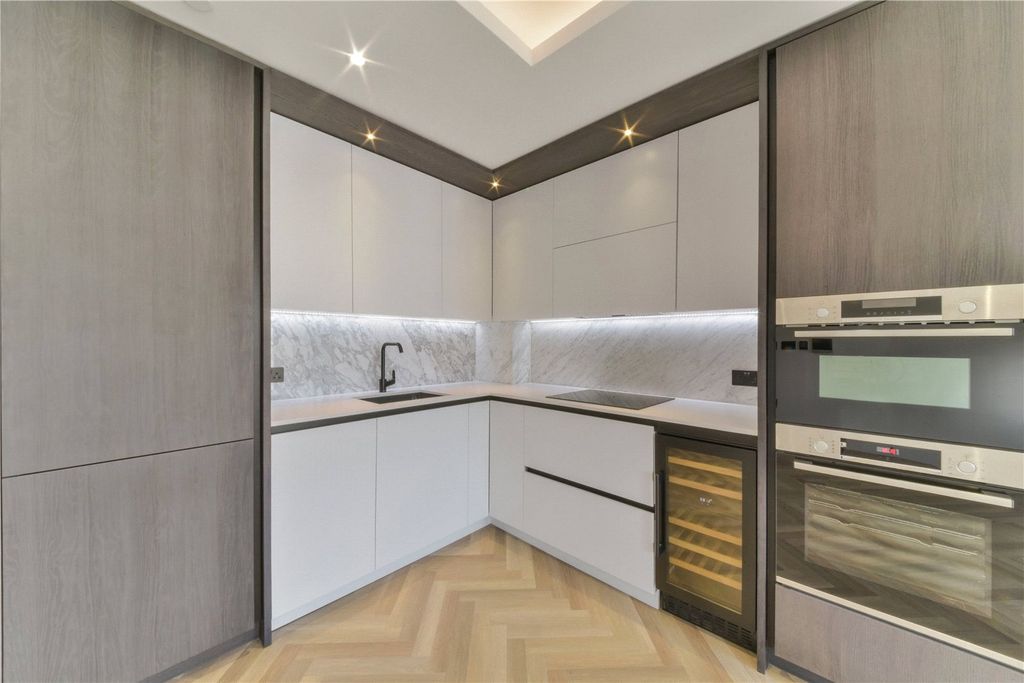 Property photo 2 of 8 Brigade Court