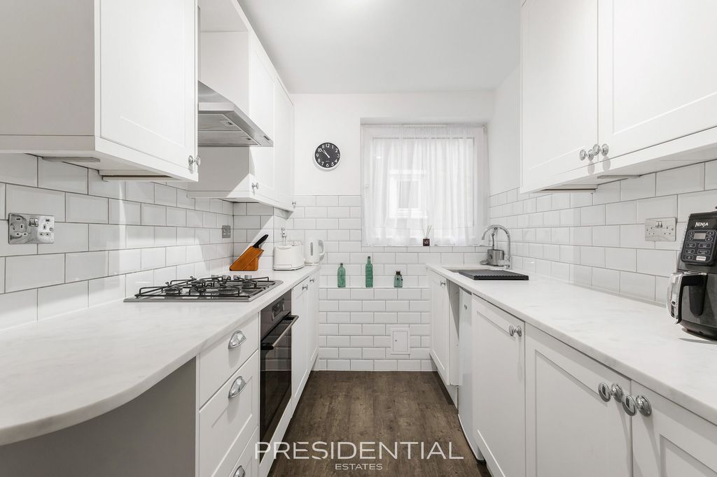 Property photo 2 of 25