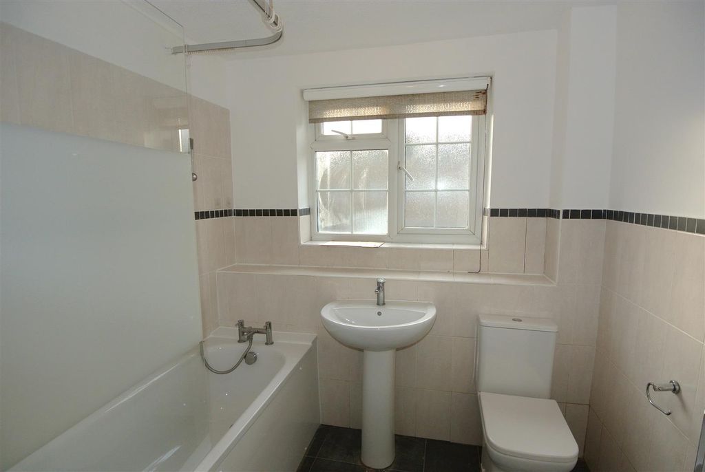 Property photo 2 of 9 Bathroom.Jpg