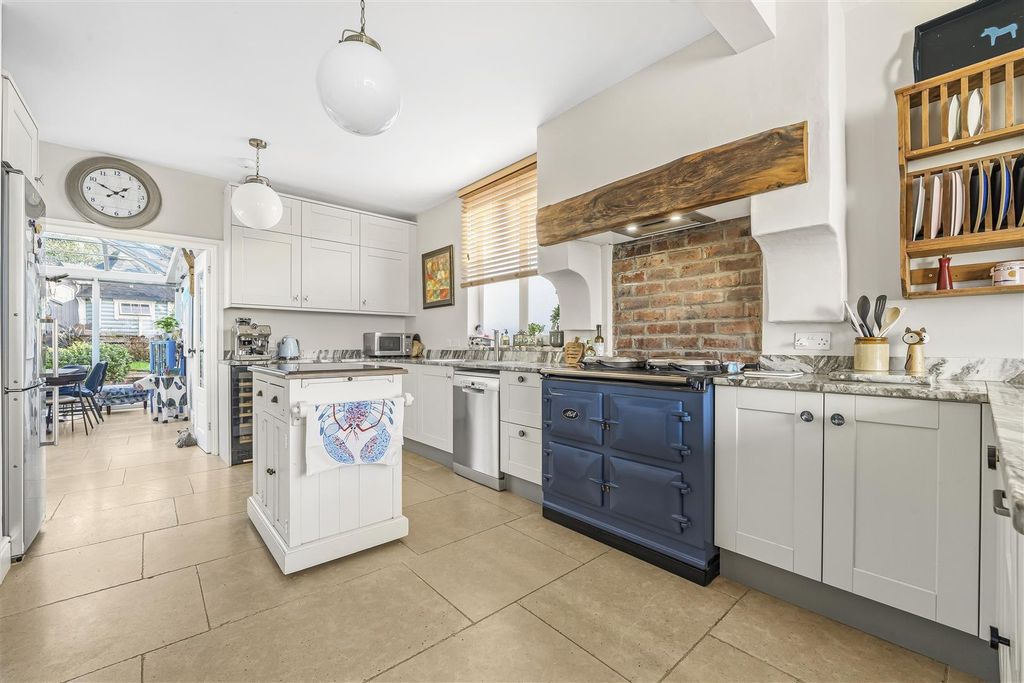 Property photo 2 of 27 16-A7406405.Jpg