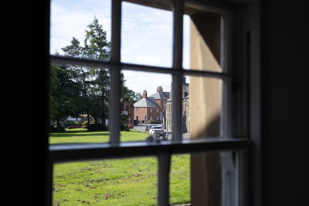 Property photo 3 of 36