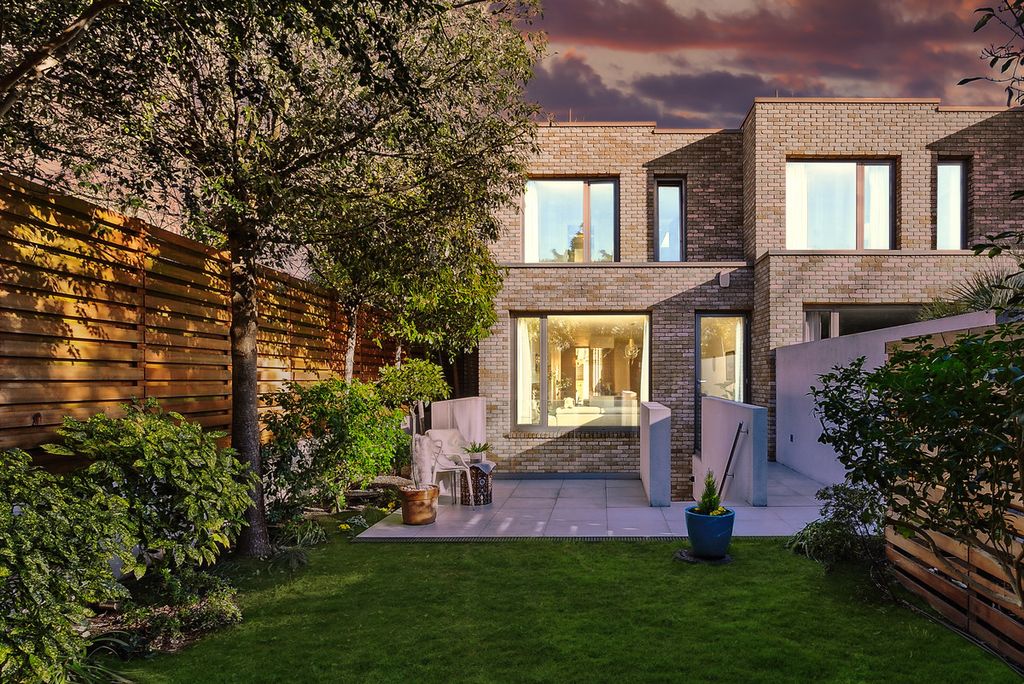 Property photo 1 of 39