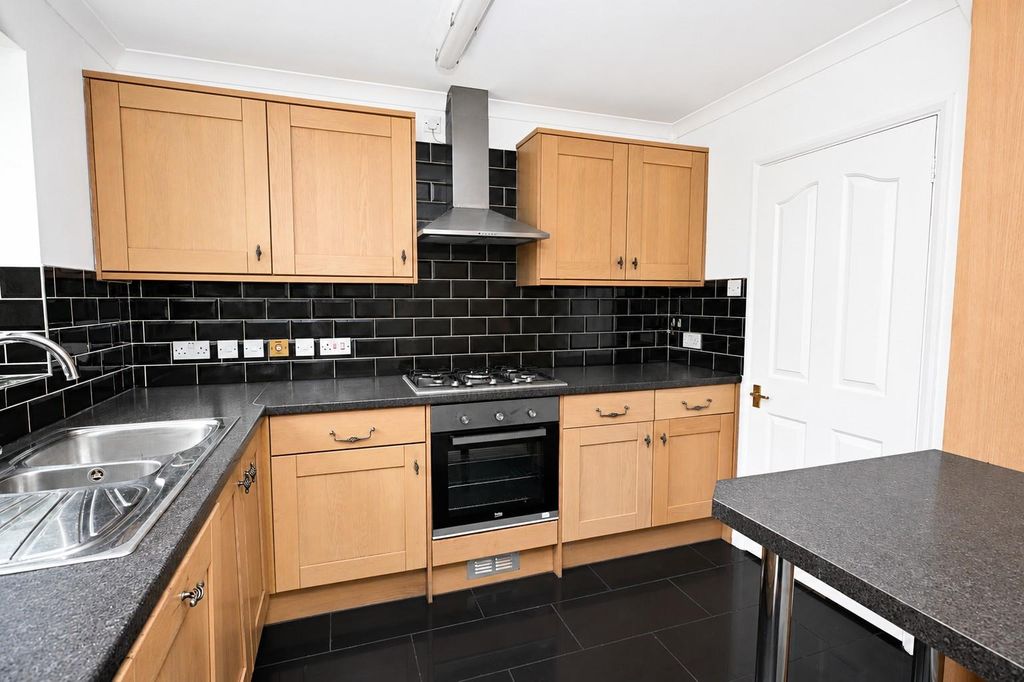Property photo 2 of 20 Kitchen