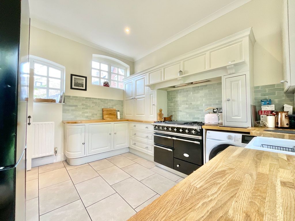 Property photo 3 of 34