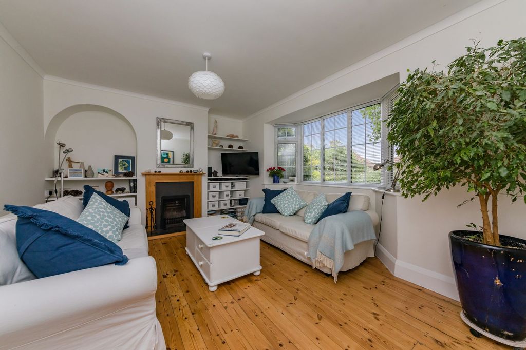 Property photo 3 of 18