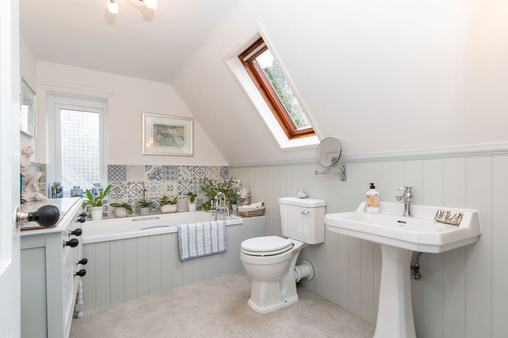 Property photo 2 of 27