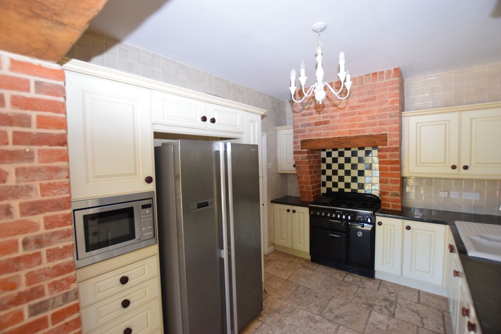 Property photo 2 of 25