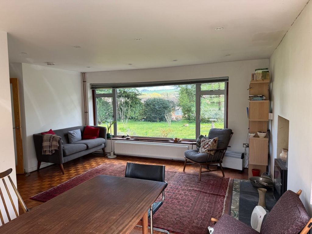 Property photo 2 of 21